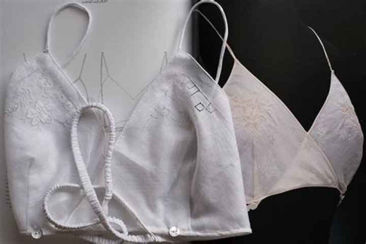 How are brassieres made?