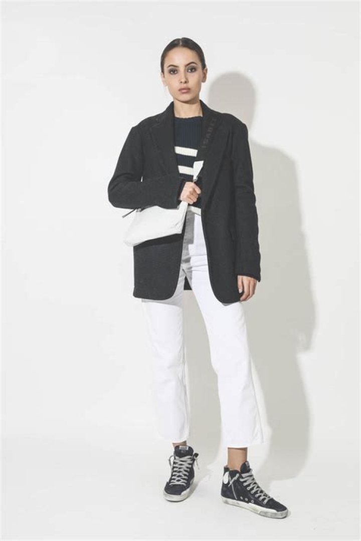 What is a deconstructed blazer?