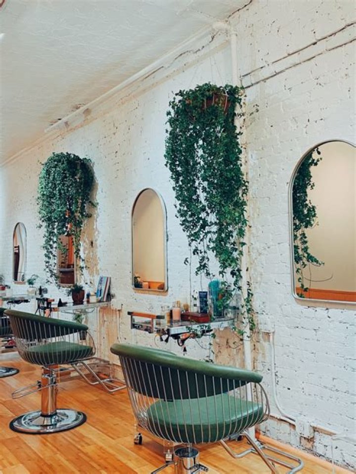 What is salon style hanging?
