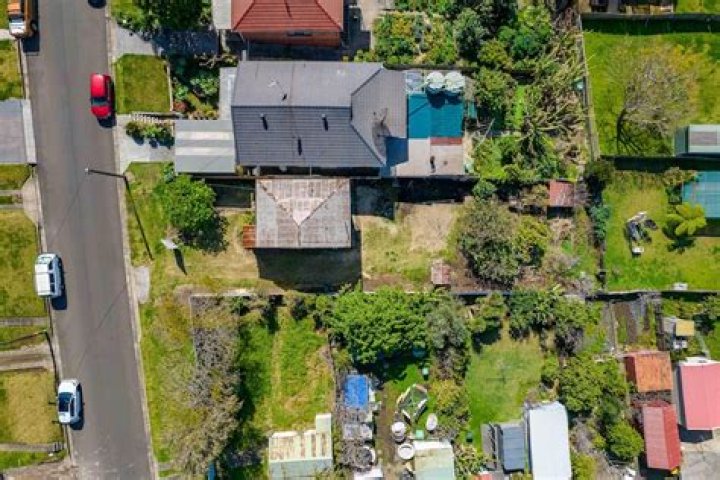 Why did Warrawong close?